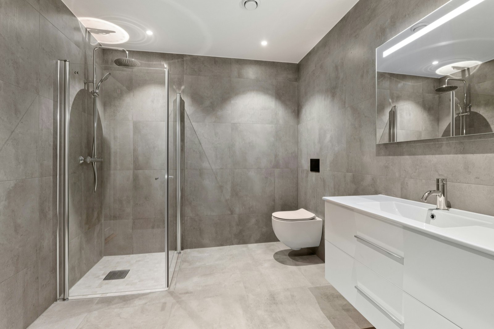 Duschabfluss im Badezimmerboden