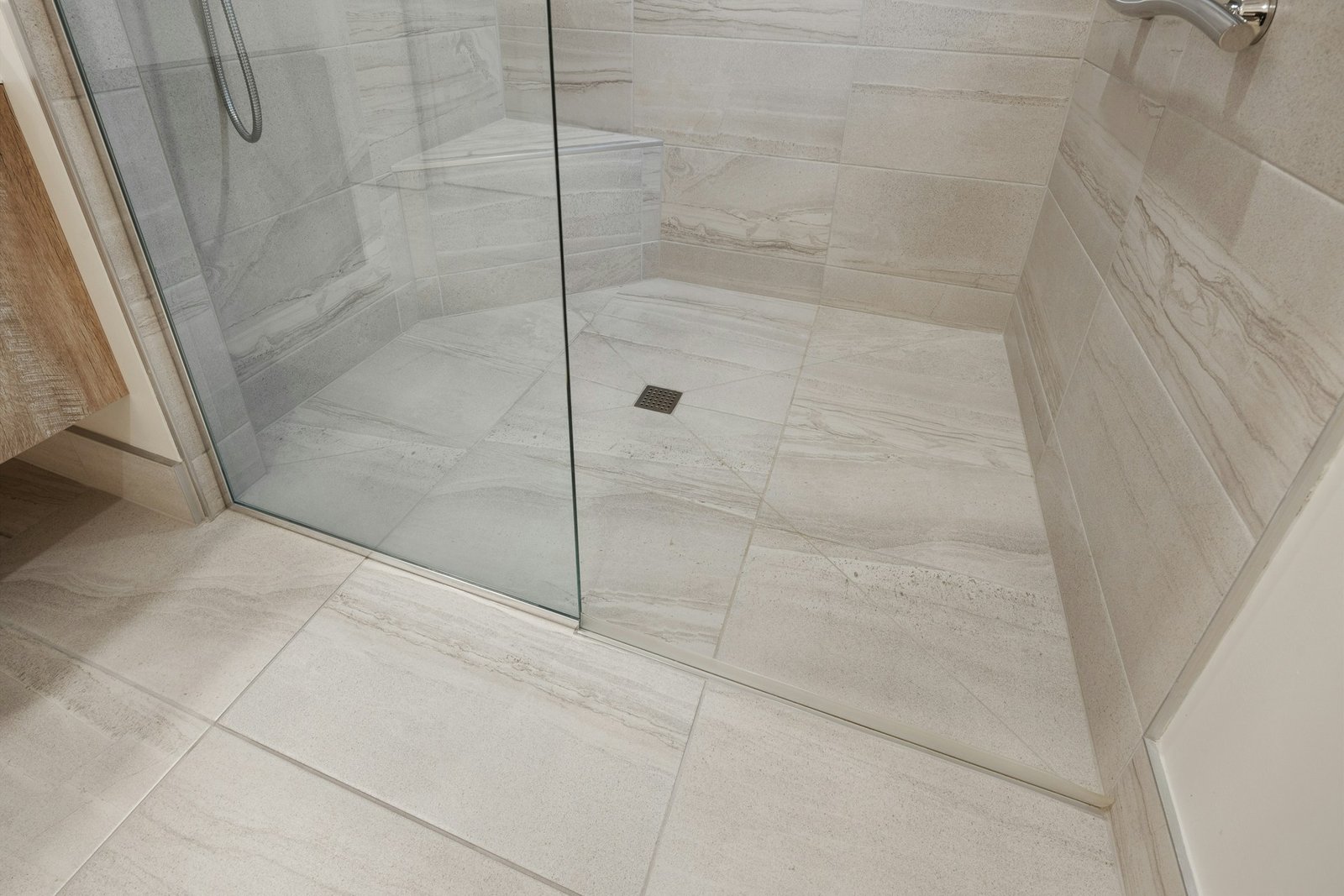 Duschabfluss im Badezimmer