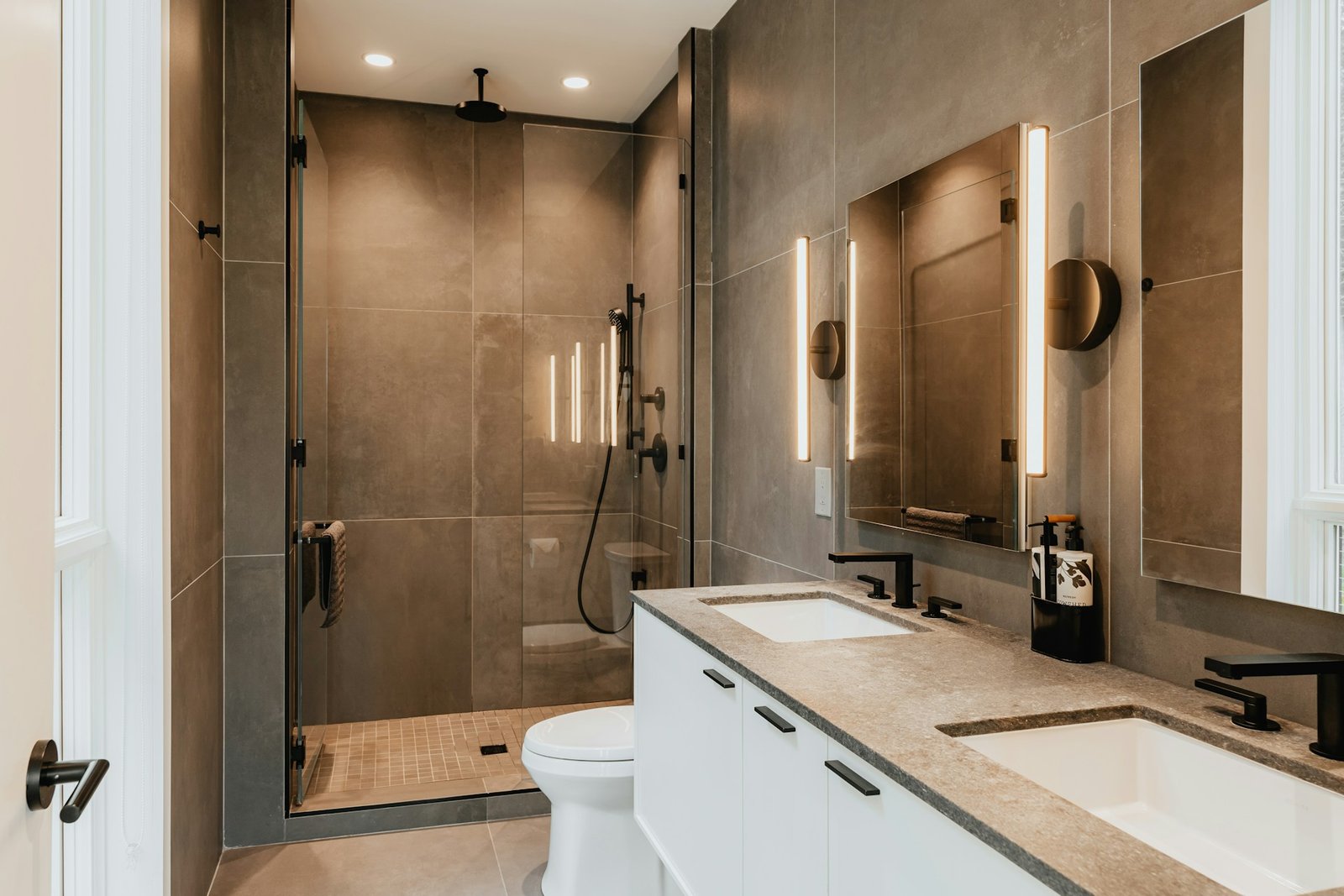 Badezimmer mit Waschbecken